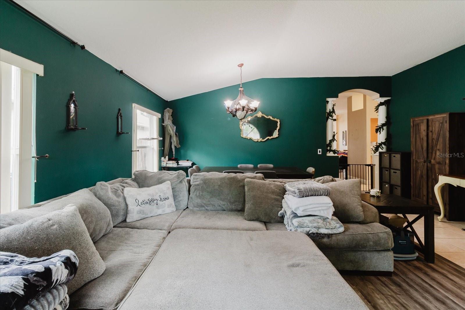 9817 WHITE BARN WAY, RIVERVIEW, FL, 33569