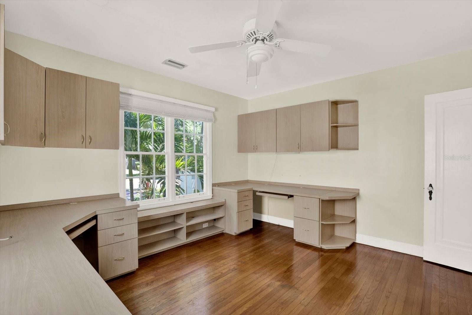 156 21ST AVE NE, ST PETERSBURG, FL, 33704