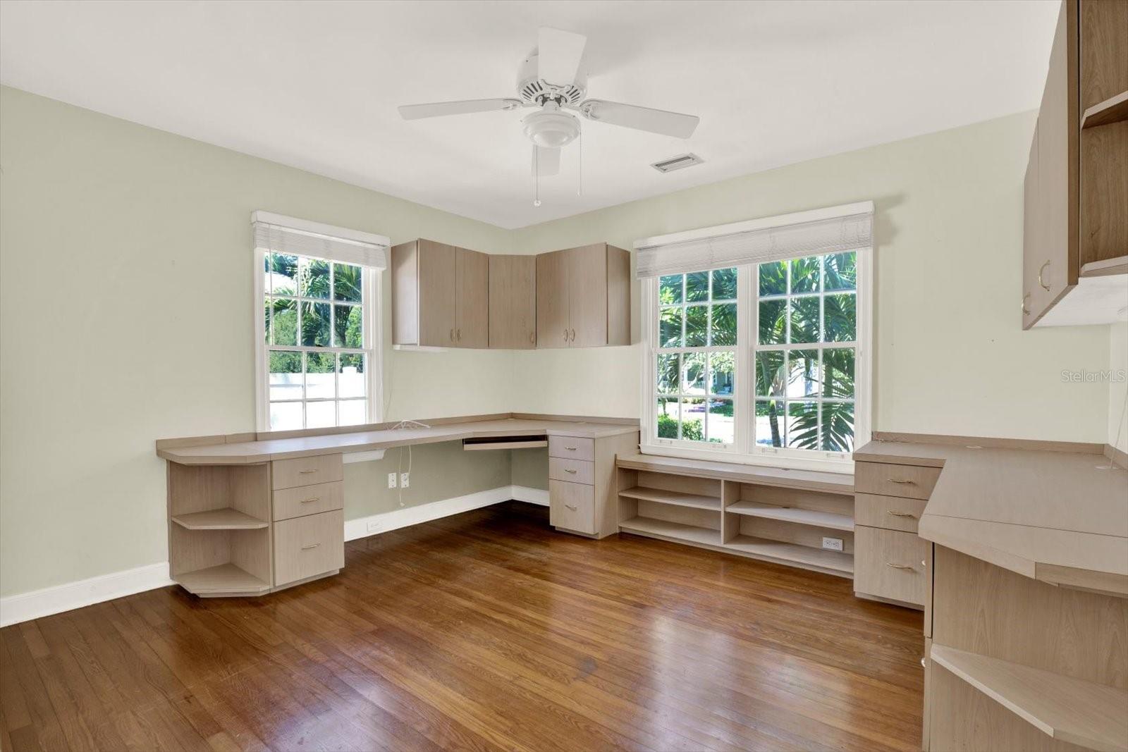 156 21ST AVE NE, ST PETERSBURG, FL, 33704