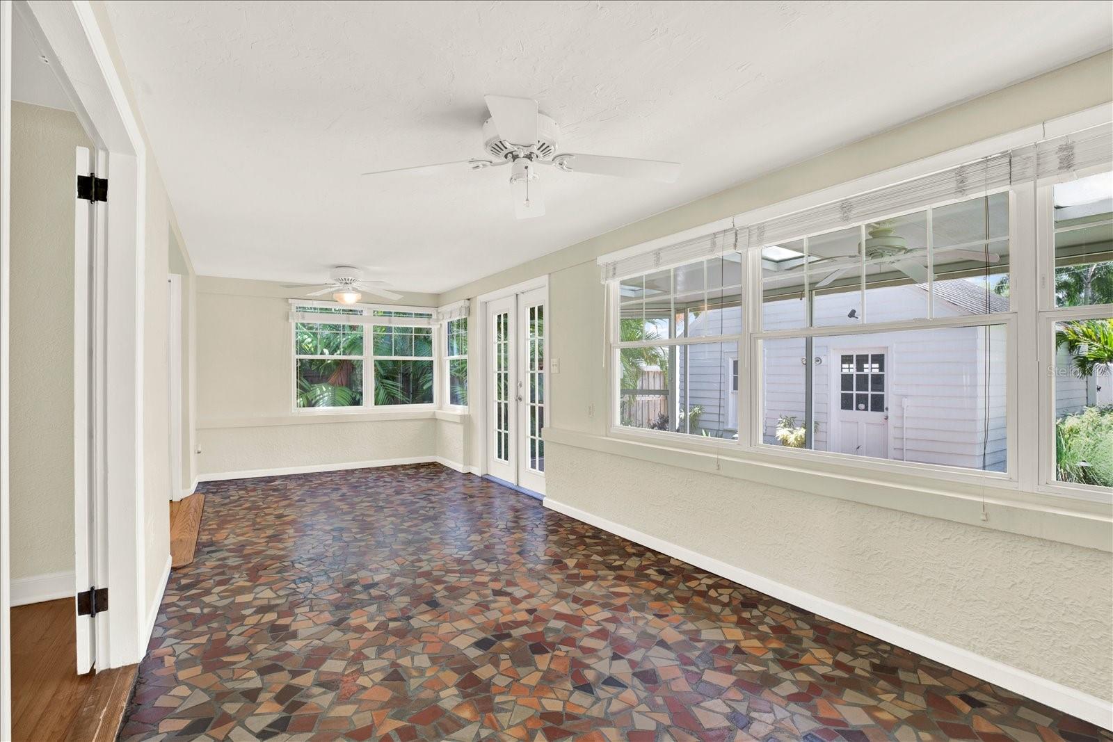 156 21ST AVE NE, ST PETERSBURG, FL, 33704