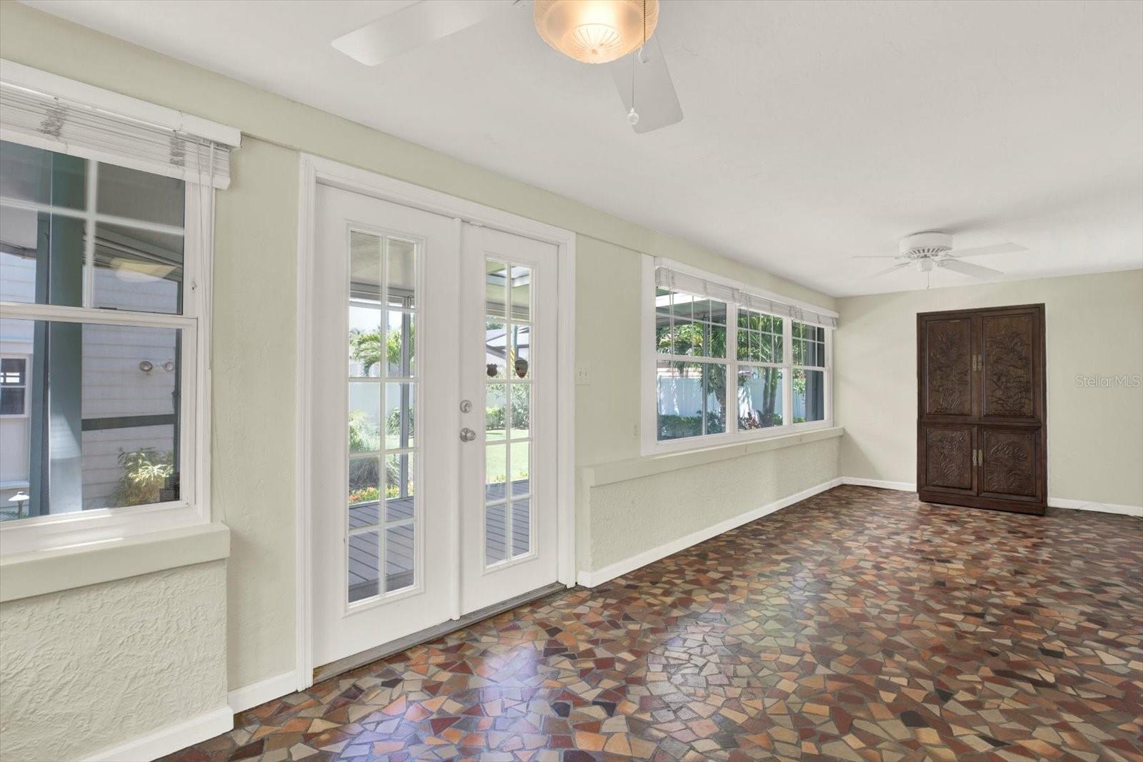 156 21ST AVE NE, ST PETERSBURG, FL, 33704