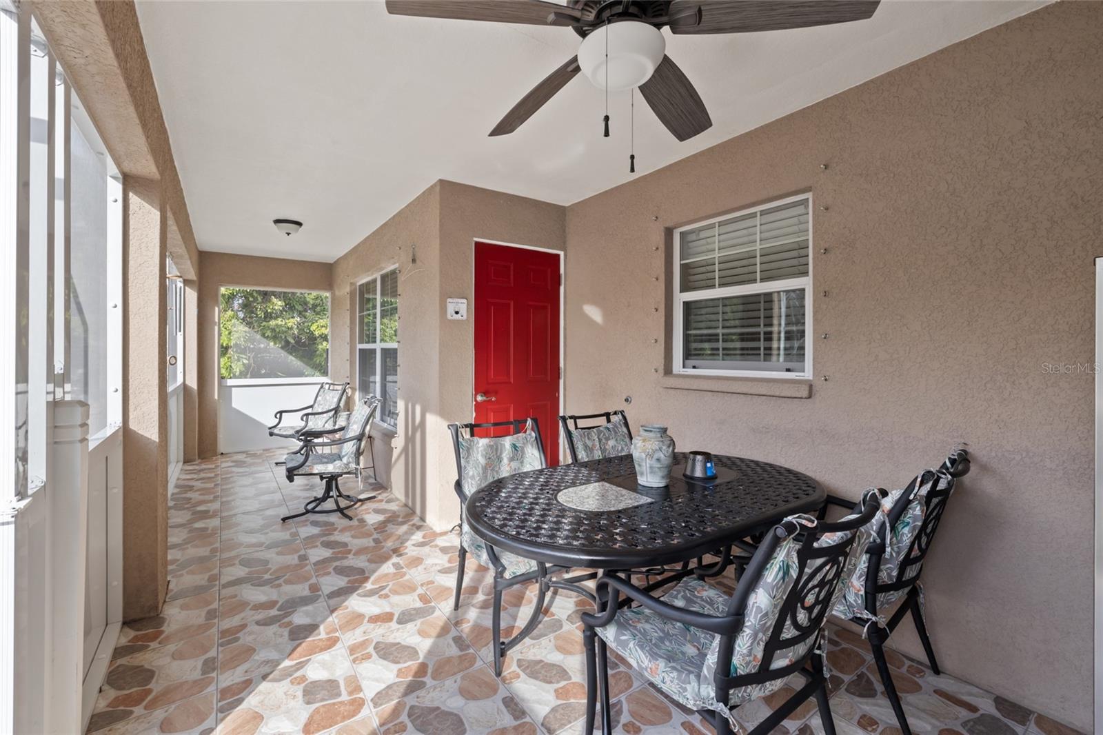4704 TOWN N COUNTRY BLVD, TAMPA, FL, 33615