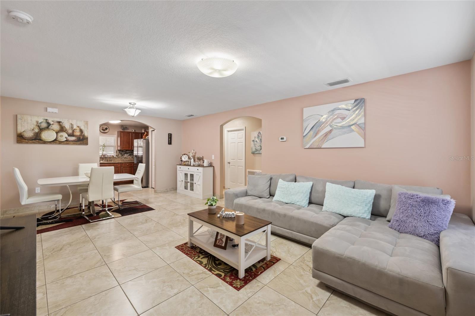4704 TOWN N COUNTRY BLVD, TAMPA, FL, 33615