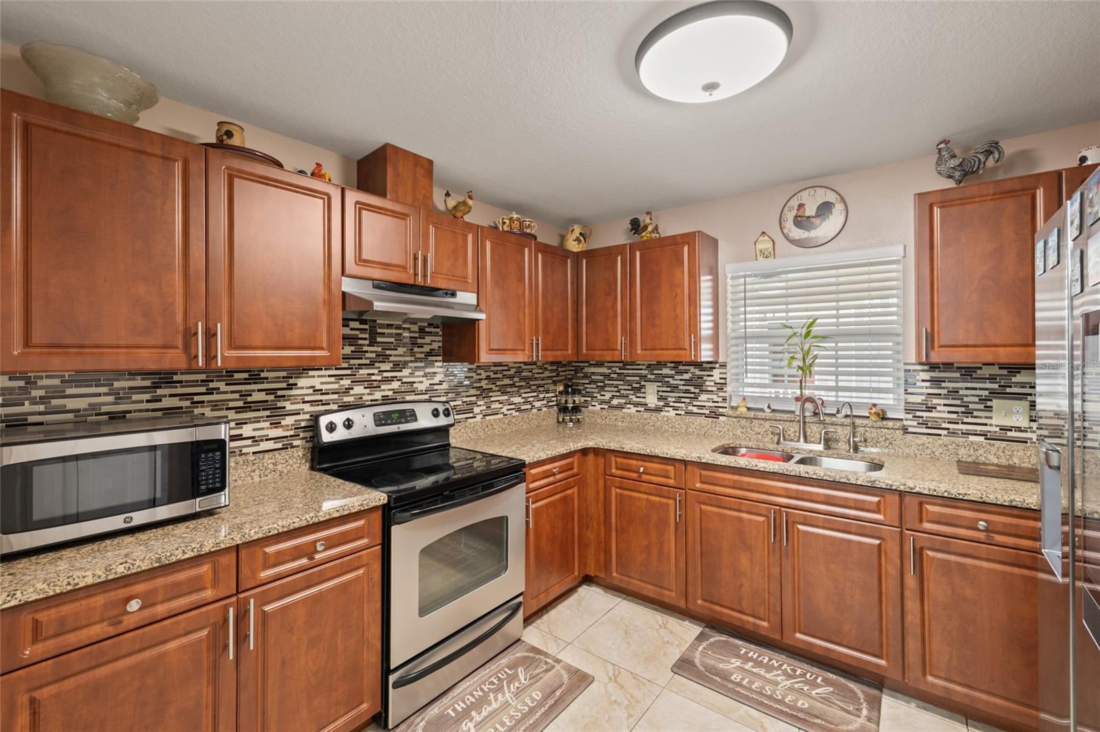 4704 TOWN N COUNTRY BLVD, TAMPA, FL, 33615