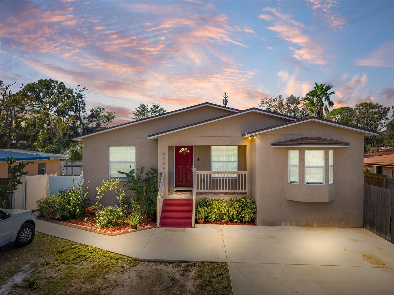 4704 TOWN N COUNTRY BLVD, TAMPA, FL, 33615