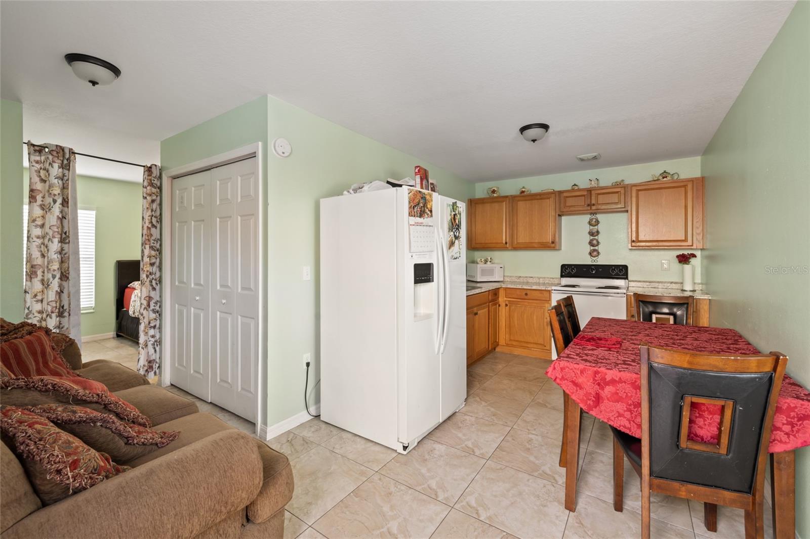 4704 TOWN N COUNTRY BLVD, TAMPA, FL, 33615