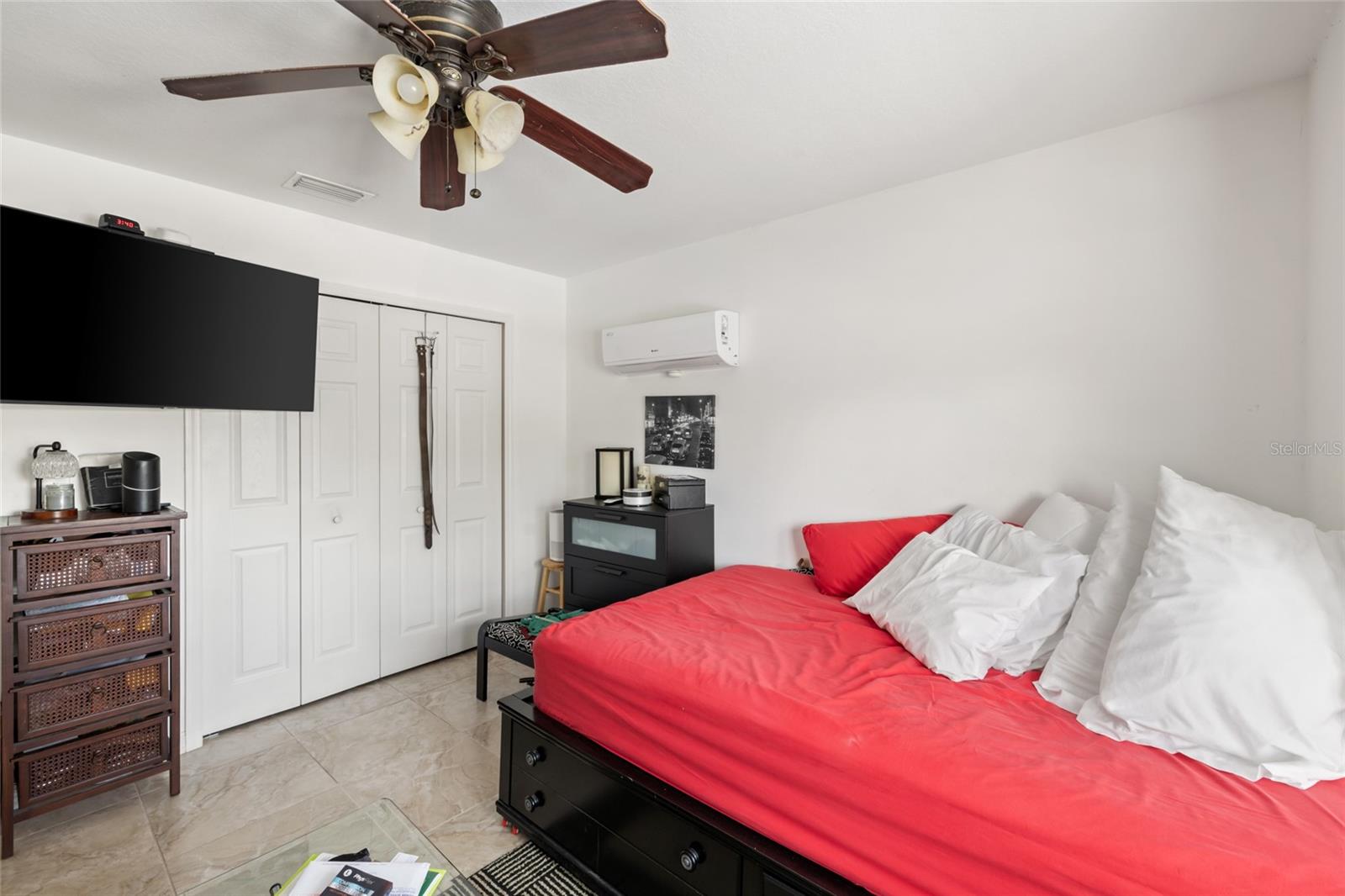 4704 TOWN N COUNTRY BLVD, TAMPA, FL, 33615