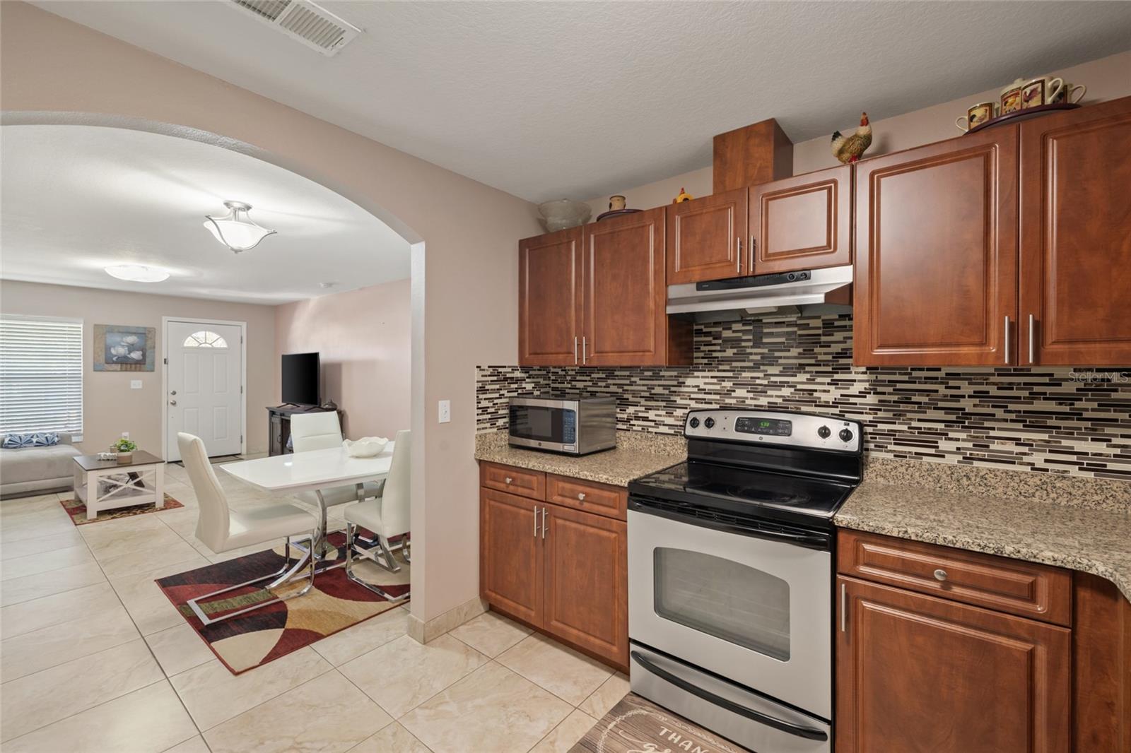 4704 TOWN N COUNTRY BLVD, TAMPA, FL, 33615