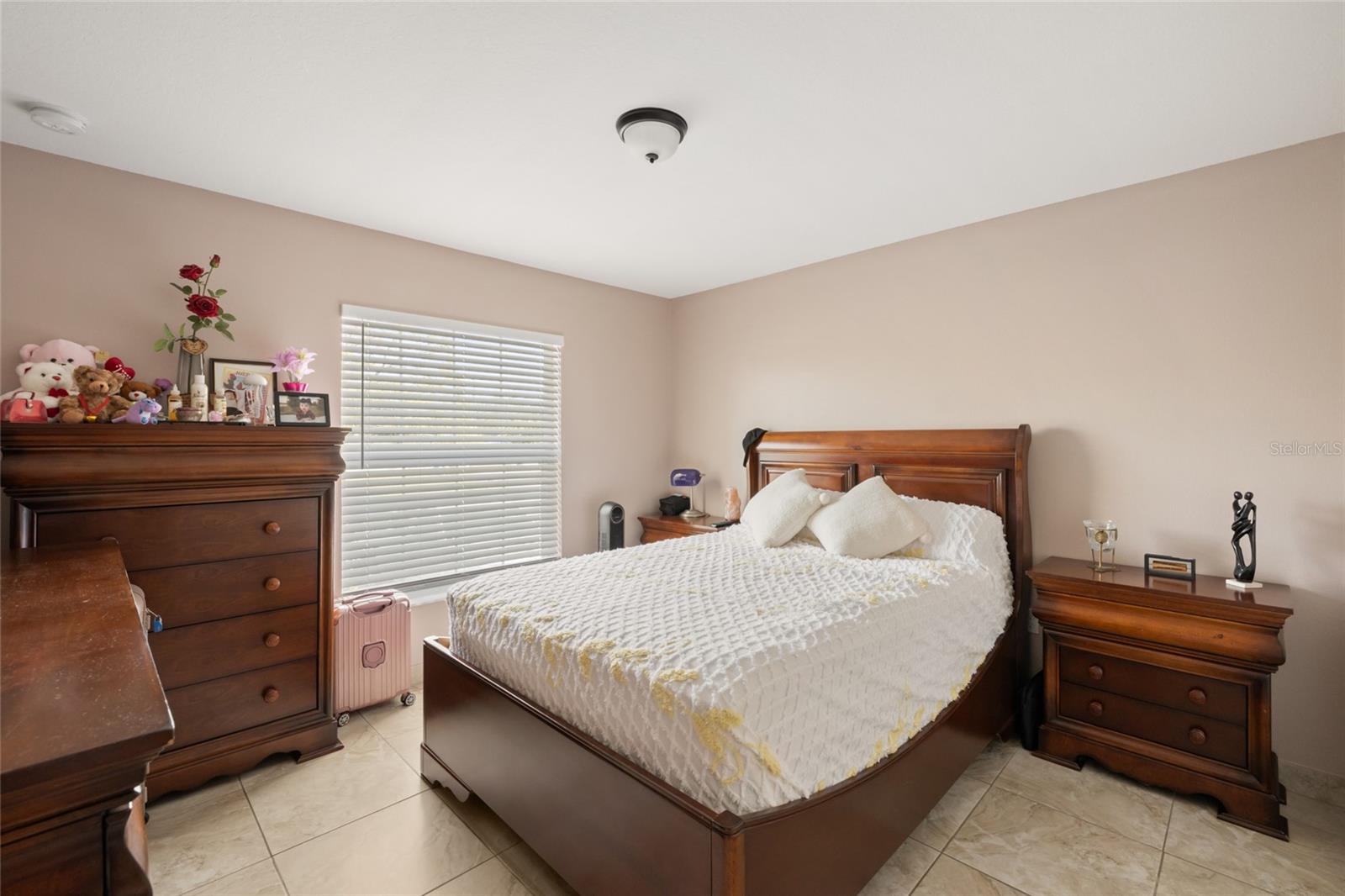 4704 TOWN N COUNTRY BLVD, TAMPA, FL, 33615