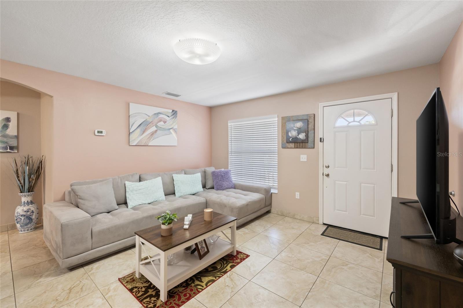 4704 TOWN N COUNTRY BLVD, TAMPA, FL, 33615