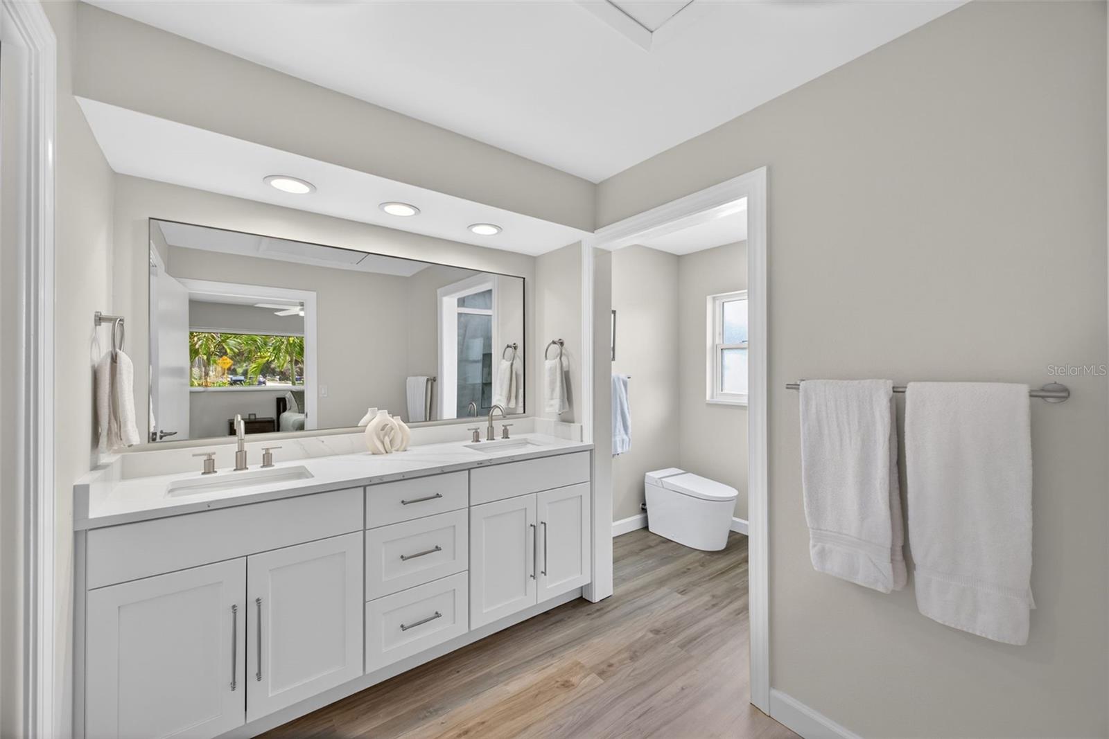 656 MEHLENBACHER RD, BELLEAIR, FL, 33756