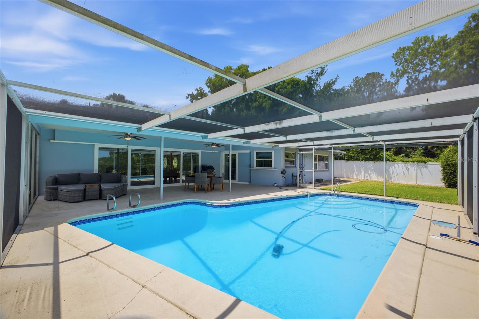 656 MEHLENBACHER RD, BELLEAIR, FL, 33756