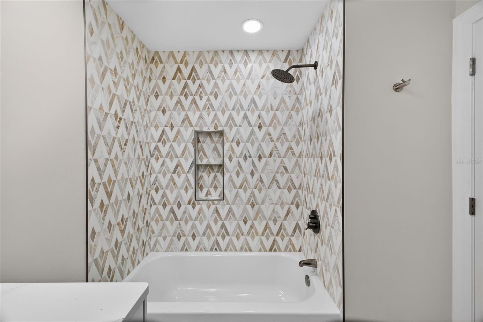 656 MEHLENBACHER RD, BELLEAIR, FL, 33756