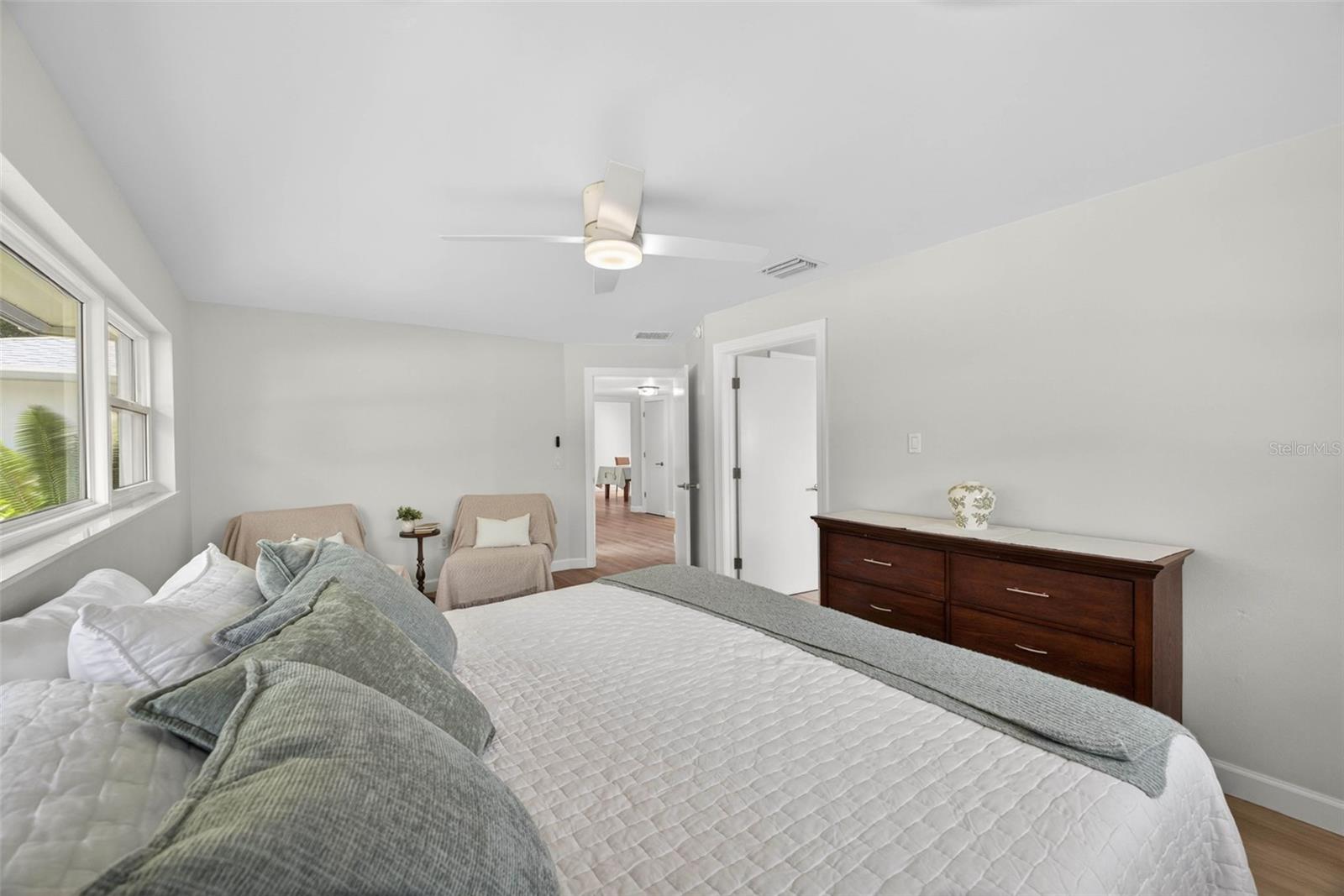 656 MEHLENBACHER RD, BELLEAIR, FL, 33756
