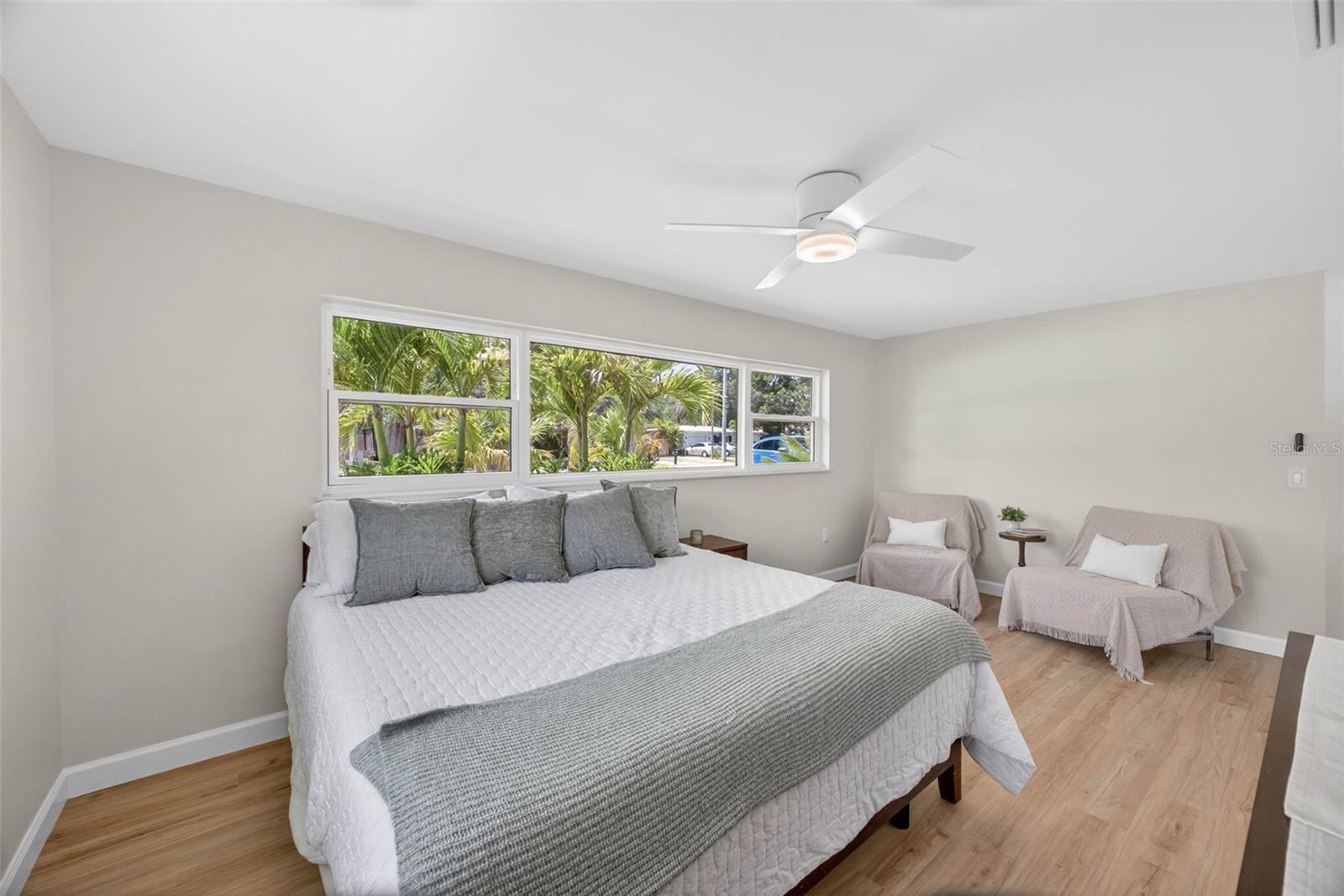 656 MEHLENBACHER RD, BELLEAIR, FL, 33756