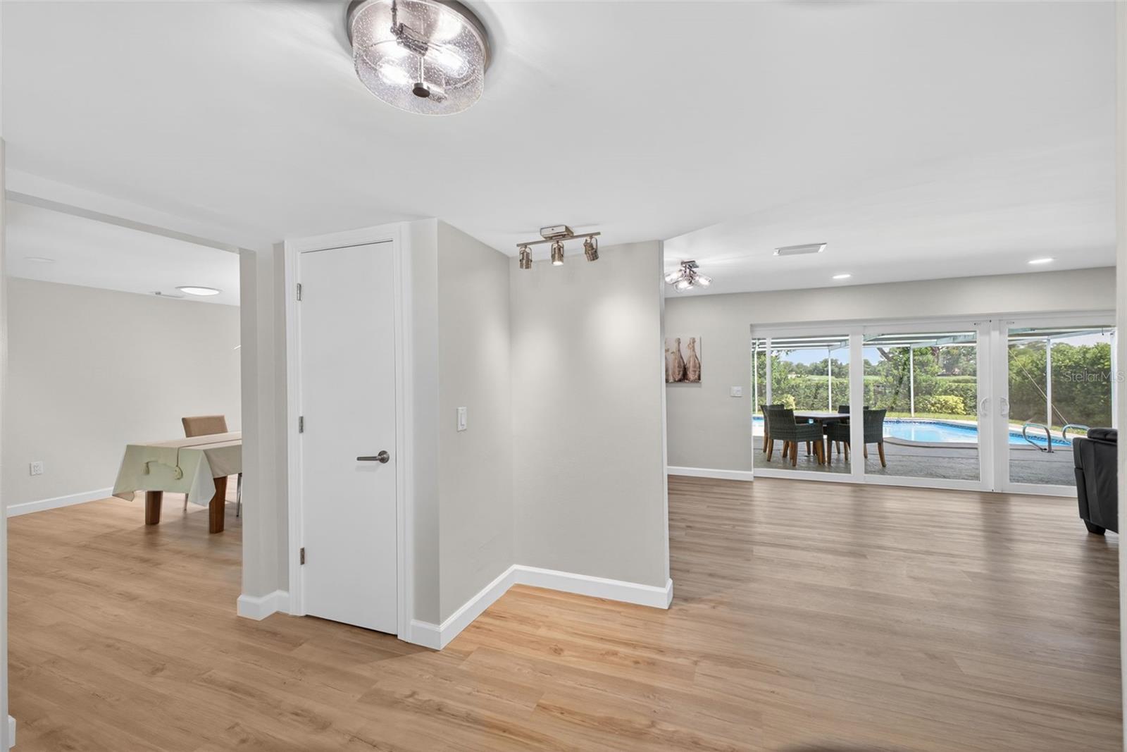 656 MEHLENBACHER RD, BELLEAIR, FL, 33756