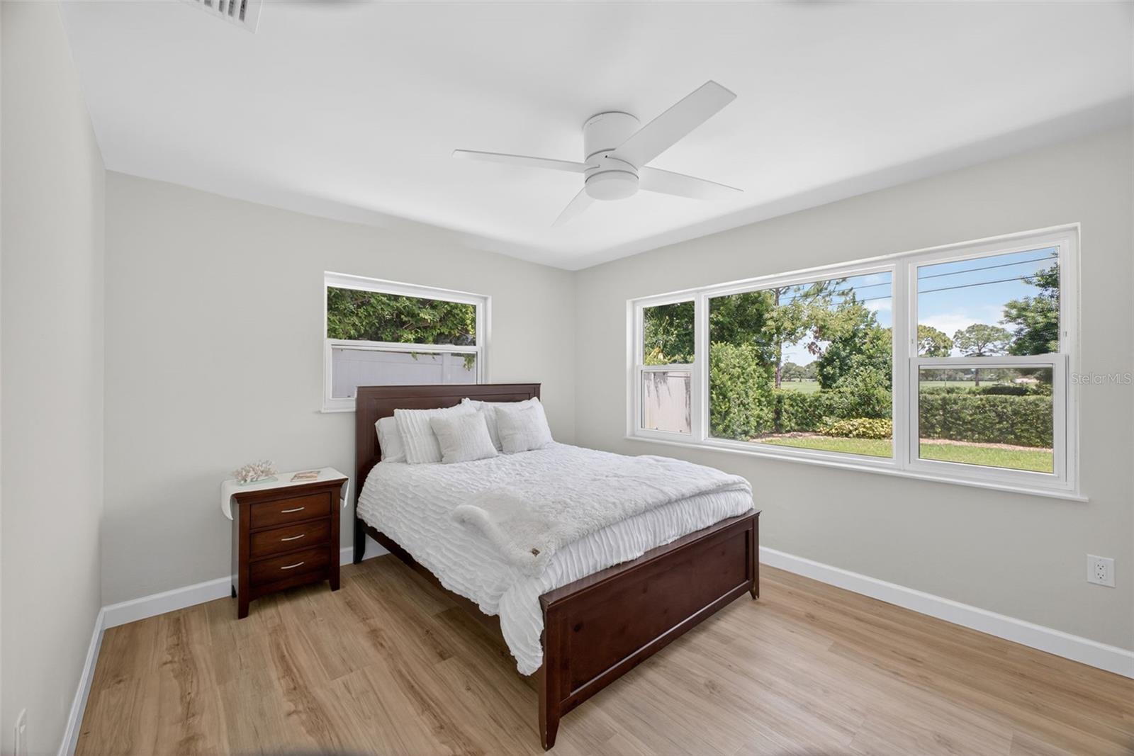 656 MEHLENBACHER RD, BELLEAIR, FL, 33756