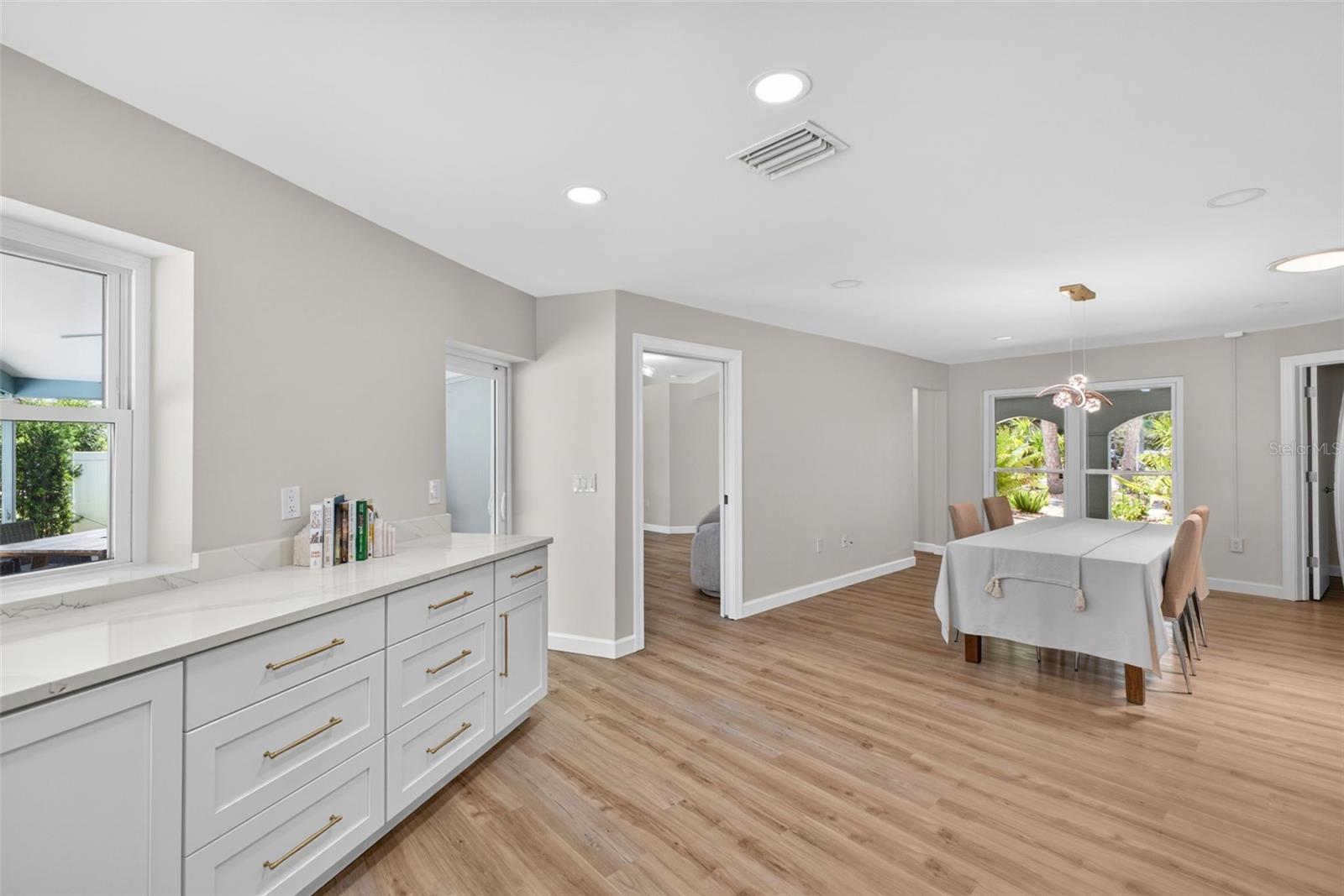 656 MEHLENBACHER RD, BELLEAIR, FL, 33756