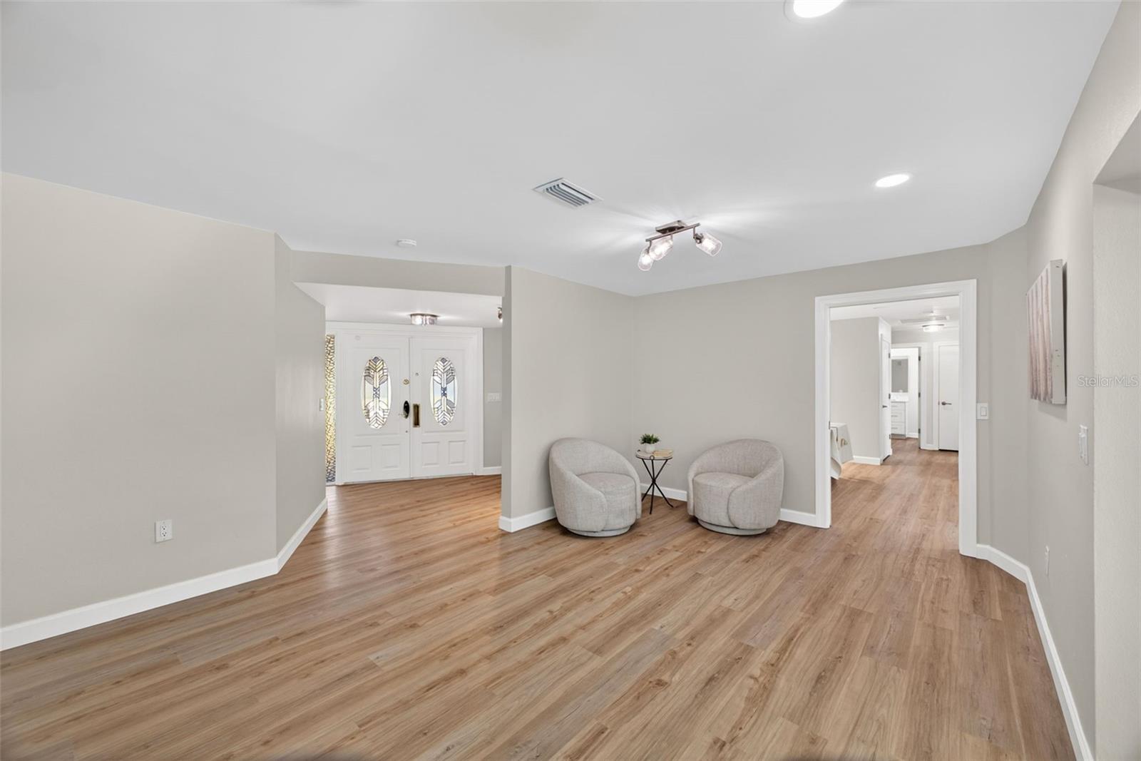 656 MEHLENBACHER RD, BELLEAIR, FL, 33756