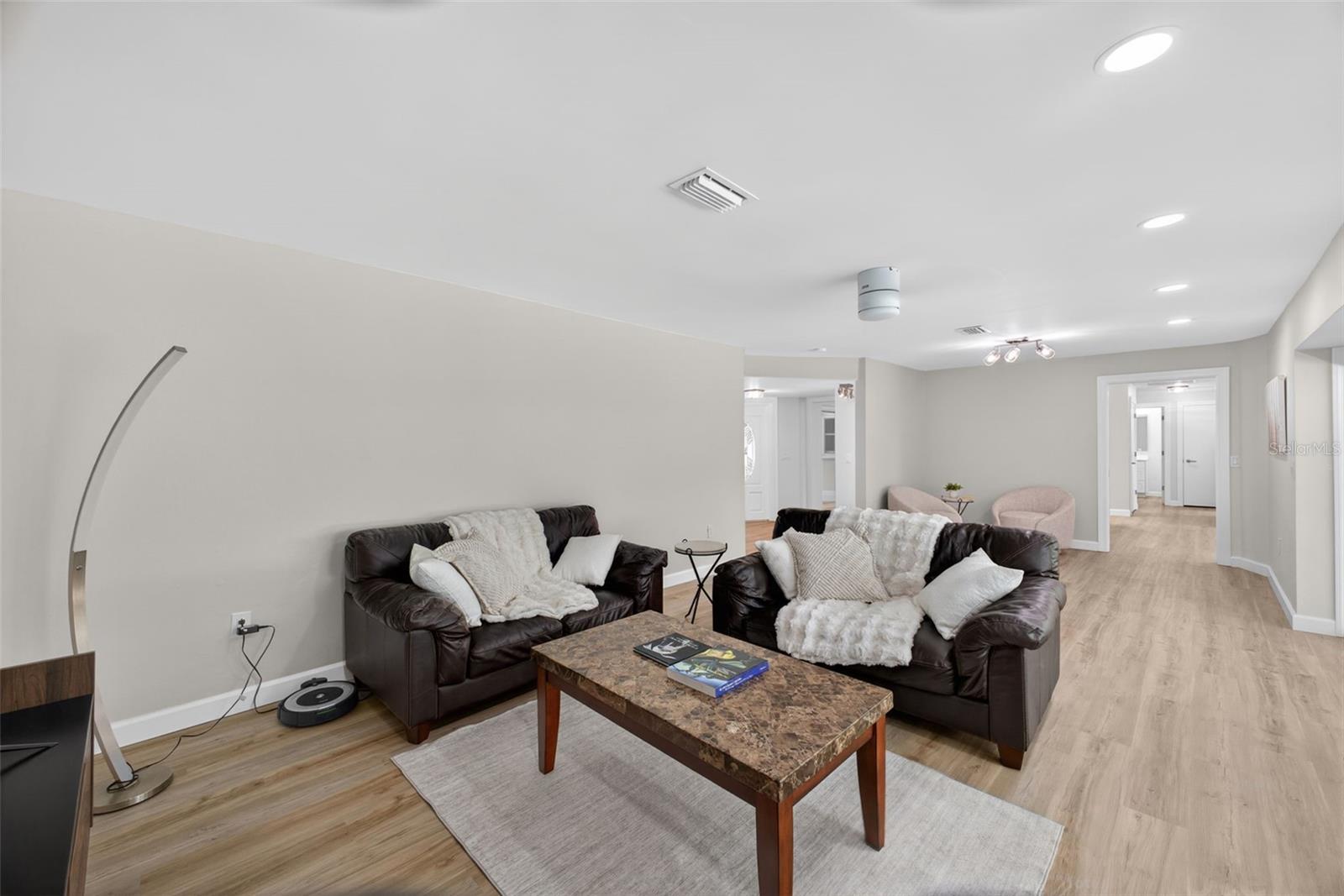 656 MEHLENBACHER RD, BELLEAIR, FL, 33756