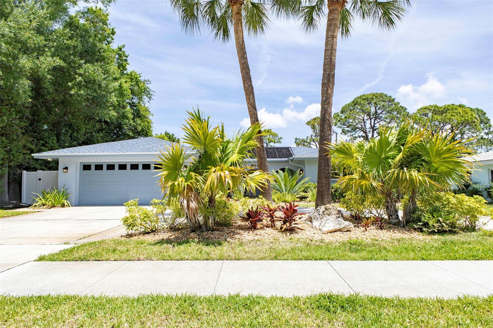 656 MEHLENBACHER RD, BELLEAIR, FL, 33756