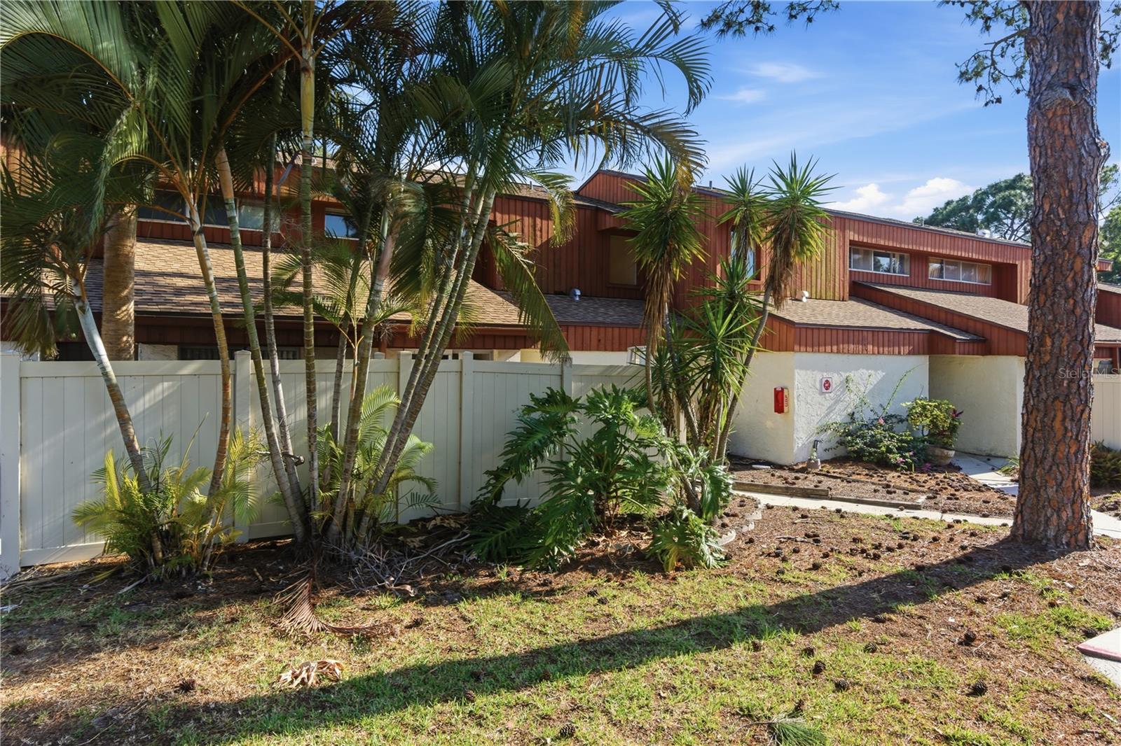 2058 SUNSET POINT RD #15, CLEARWATER, FL, 33765