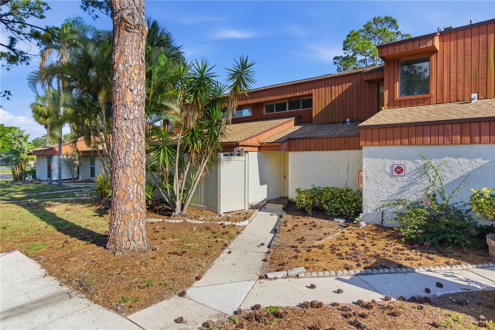 2058 SUNSET POINT RD #15, CLEARWATER, FL, 33765