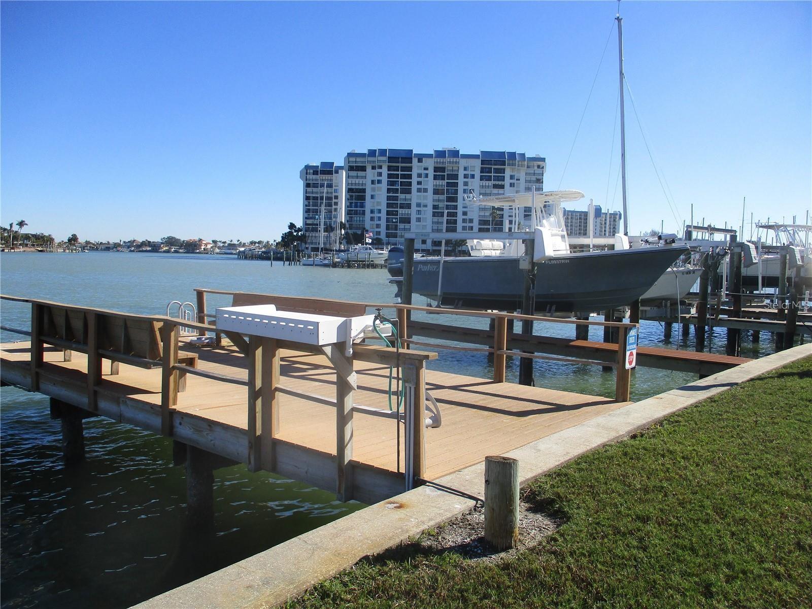 9825 HARRELL AVE #404, TREASURE ISLAND, FL, 33706