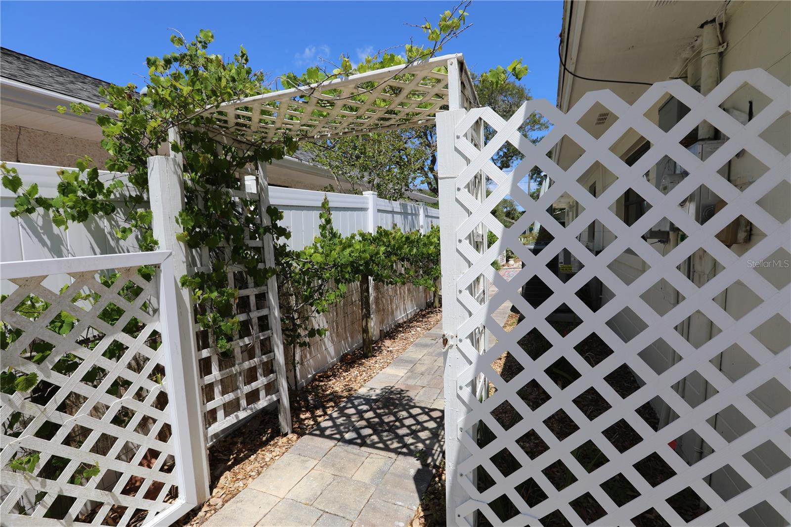 825 E 23RD AVE, NEW SMYRNA BEACH, FL, 32169