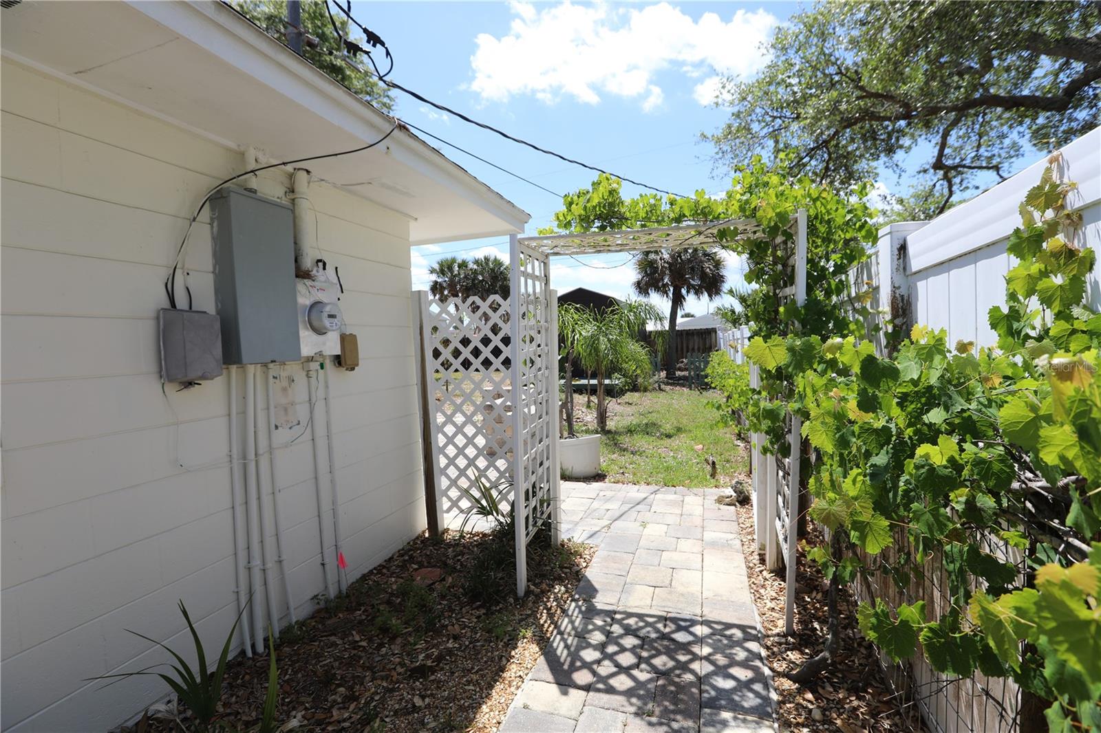 825 E 23RD AVE, NEW SMYRNA BEACH, FL, 32169