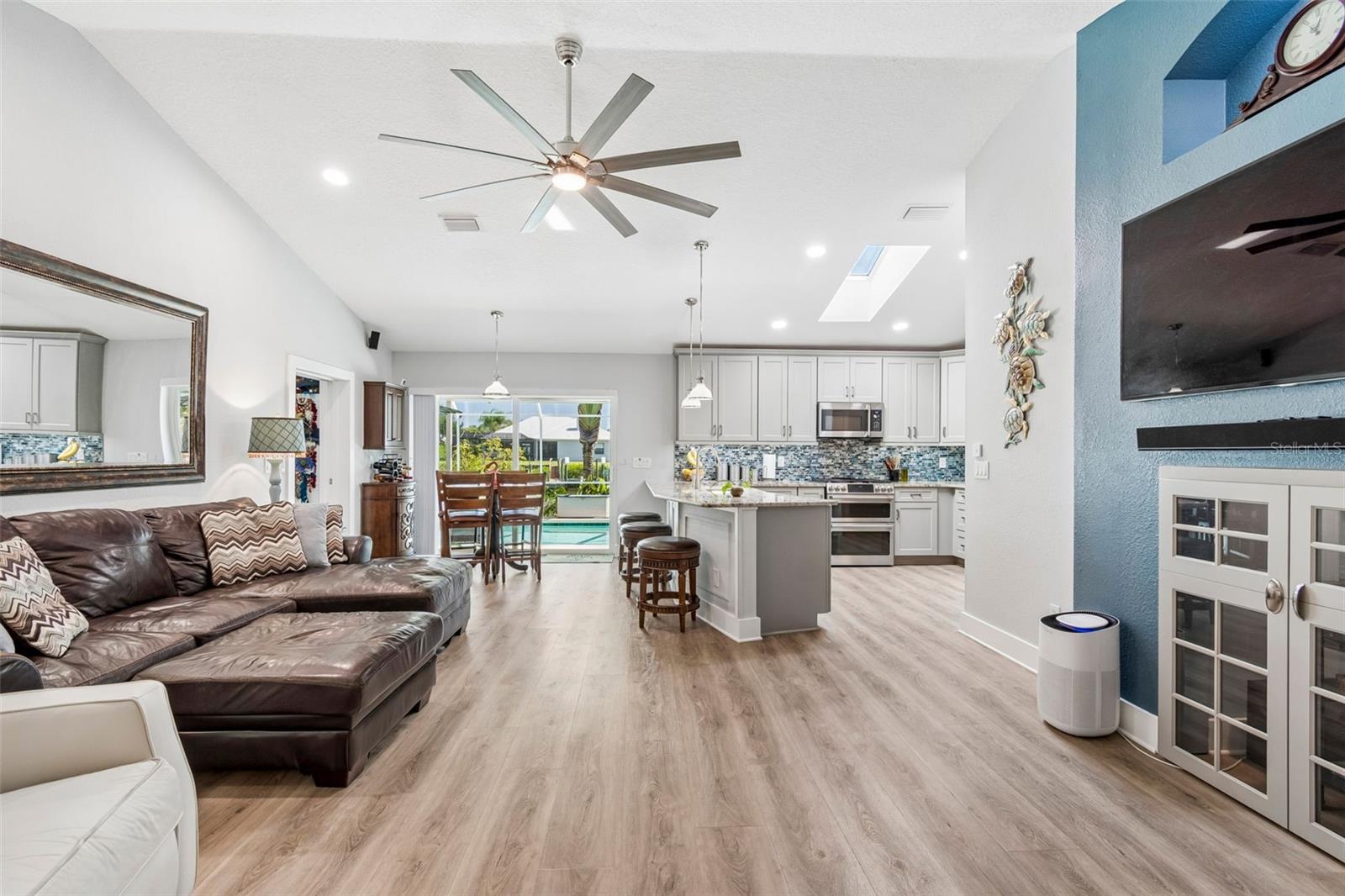 403 FLAMINGO DR, APOLLO BEACH, FL, 33572