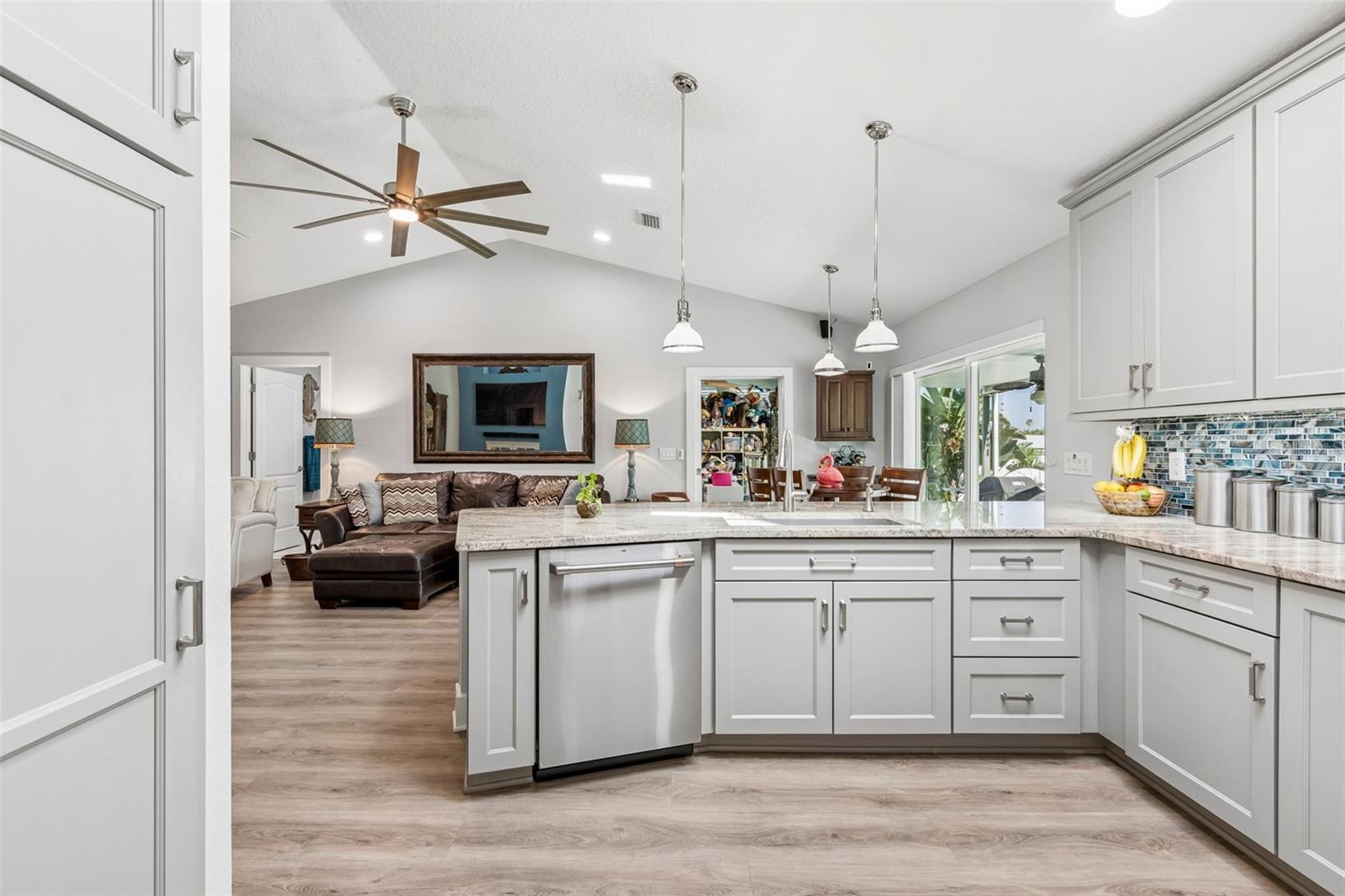 403 FLAMINGO DR, APOLLO BEACH, FL, 33572