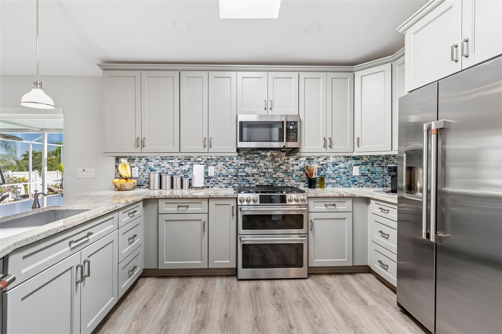403 FLAMINGO DR, APOLLO BEACH, FL, 33572