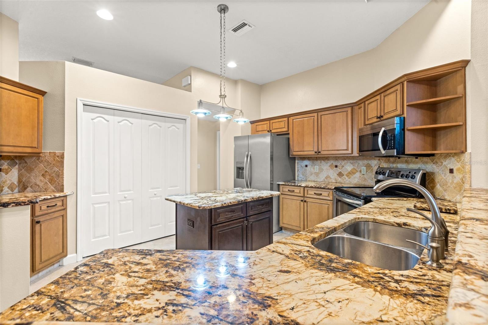 1525 CROOKED STICK DR, VALRICO, FL, 33596
