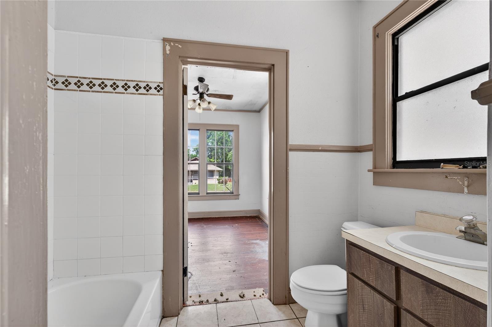 19 E MORNINGVIEW DR, EUSTIS, FL, 32726