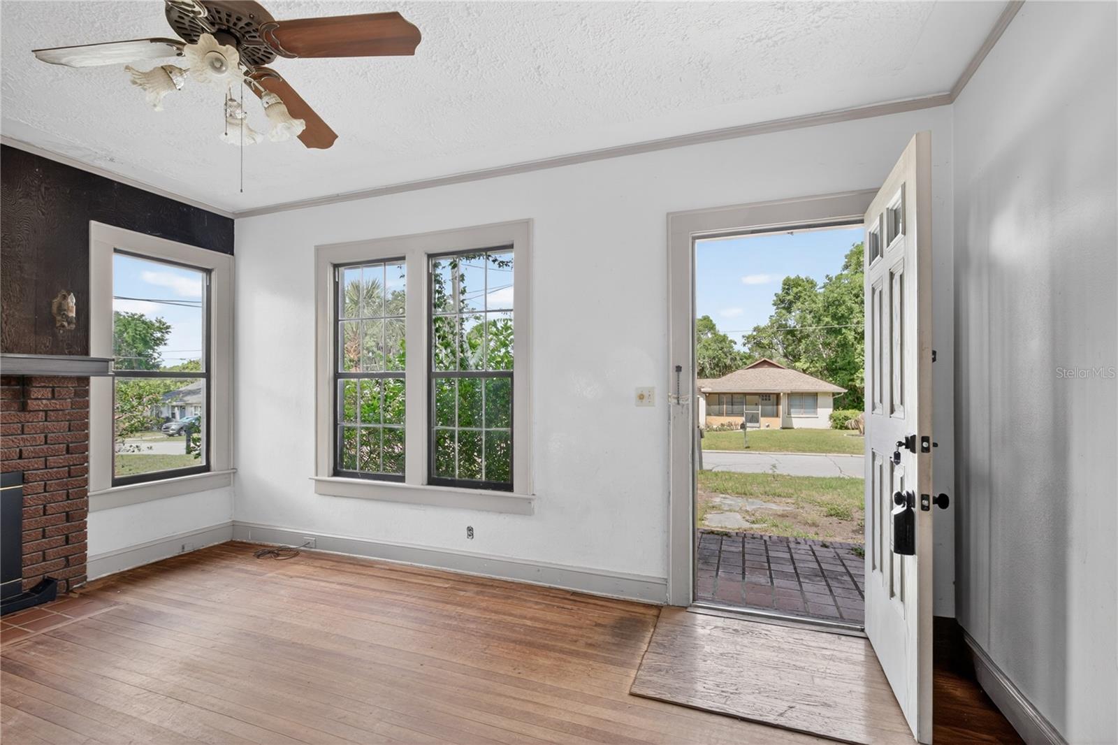 19 E MORNINGVIEW DR, EUSTIS, FL, 32726