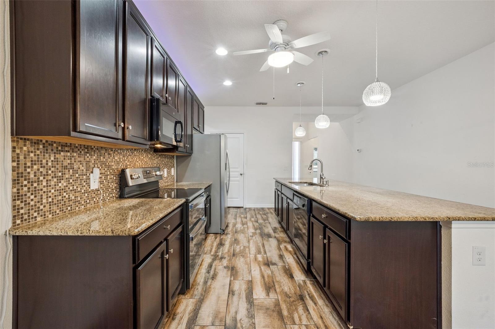 9131 CHANDLER DR, GROVELAND, FL, 34736