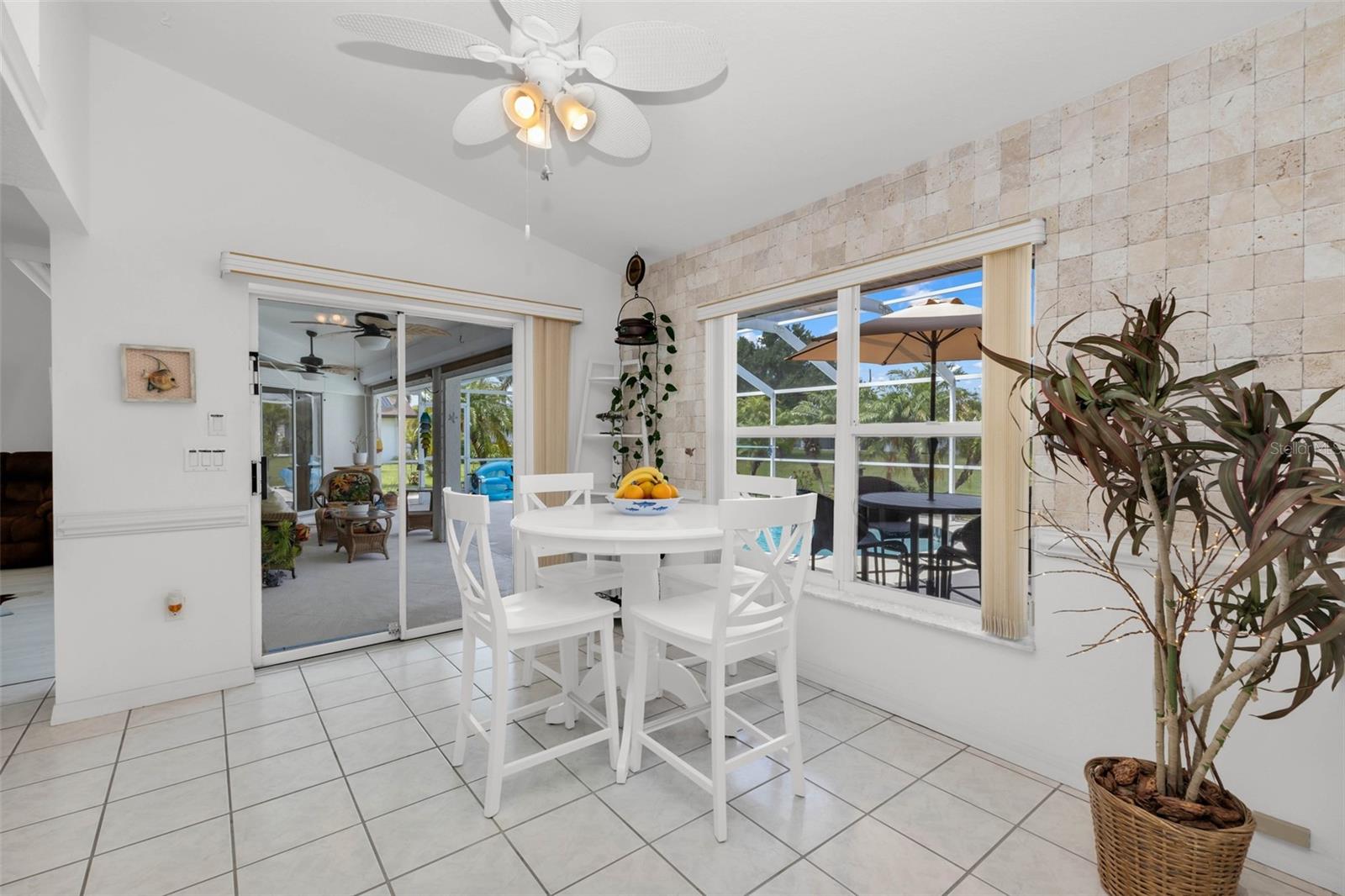 303 PARAMARIBO ST, PUNTA GORDA, FL, 33983