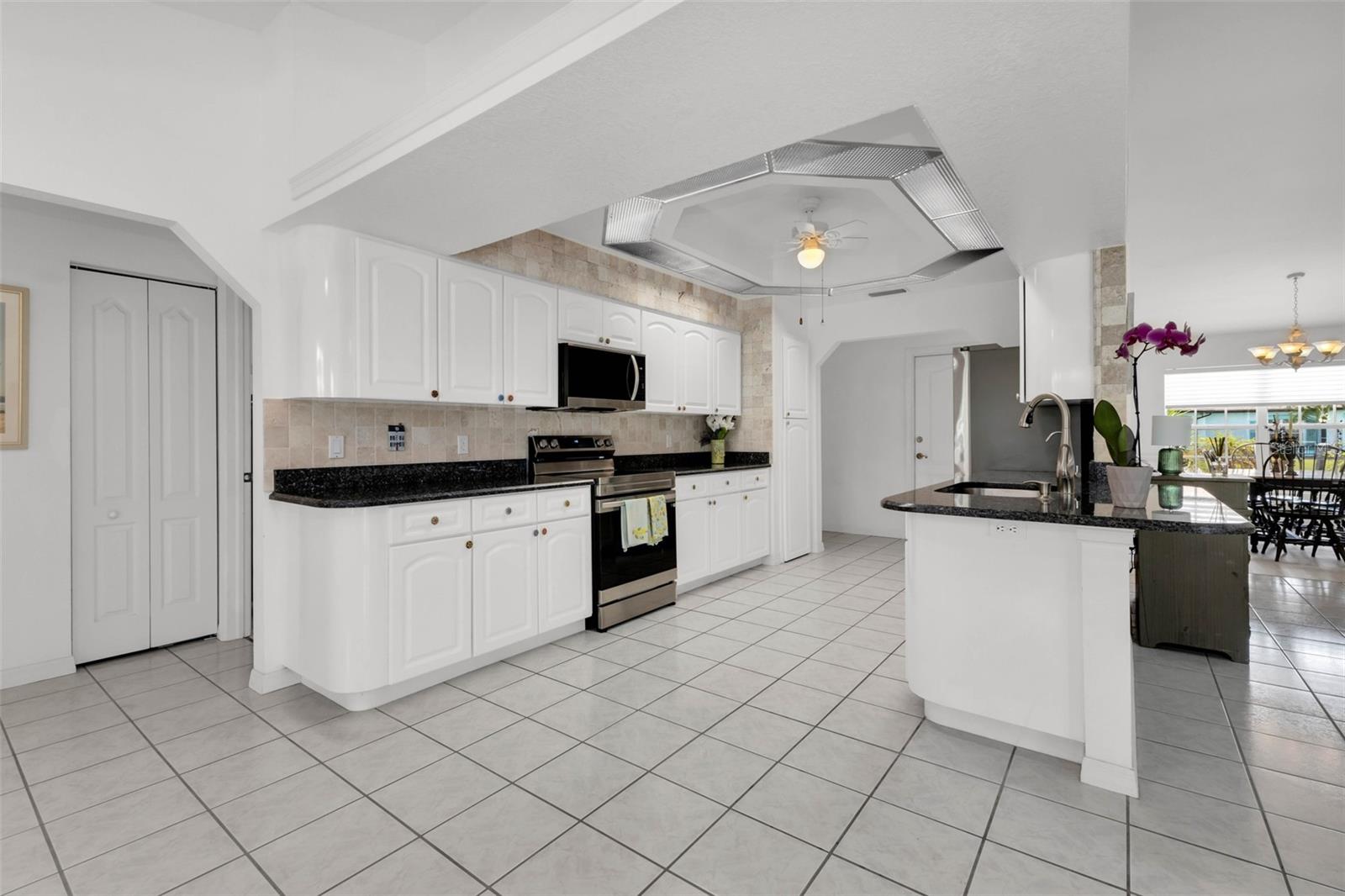 303 PARAMARIBO ST, PUNTA GORDA, FL, 33983