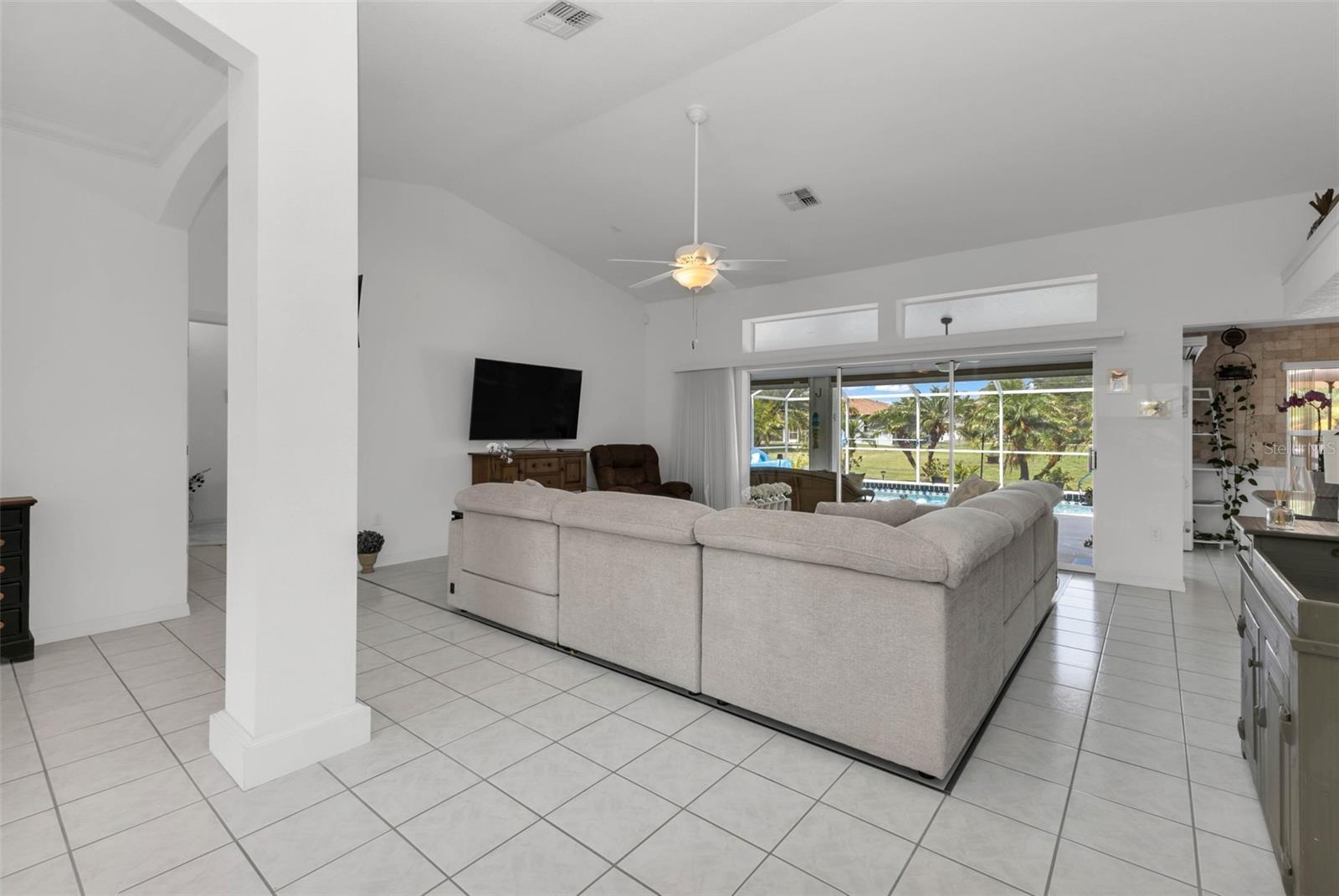 303 PARAMARIBO ST, PUNTA GORDA, FL, 33983