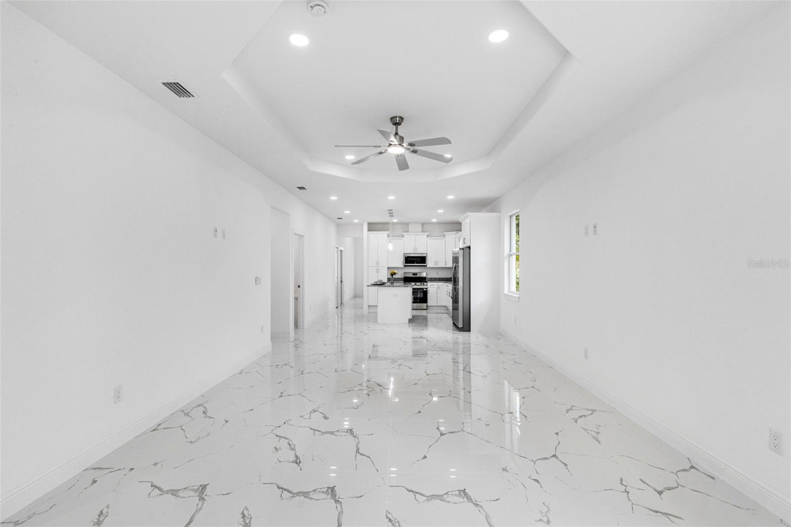 806 W LOWRY LN, TAMPA, FL, 33604