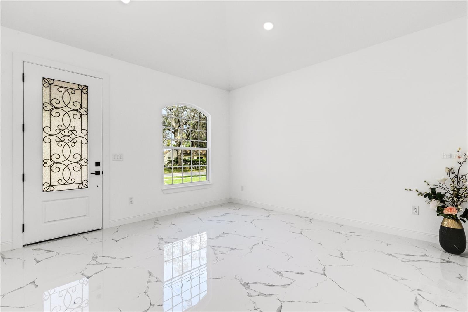 806 W LOWRY LN, TAMPA, FL, 33604