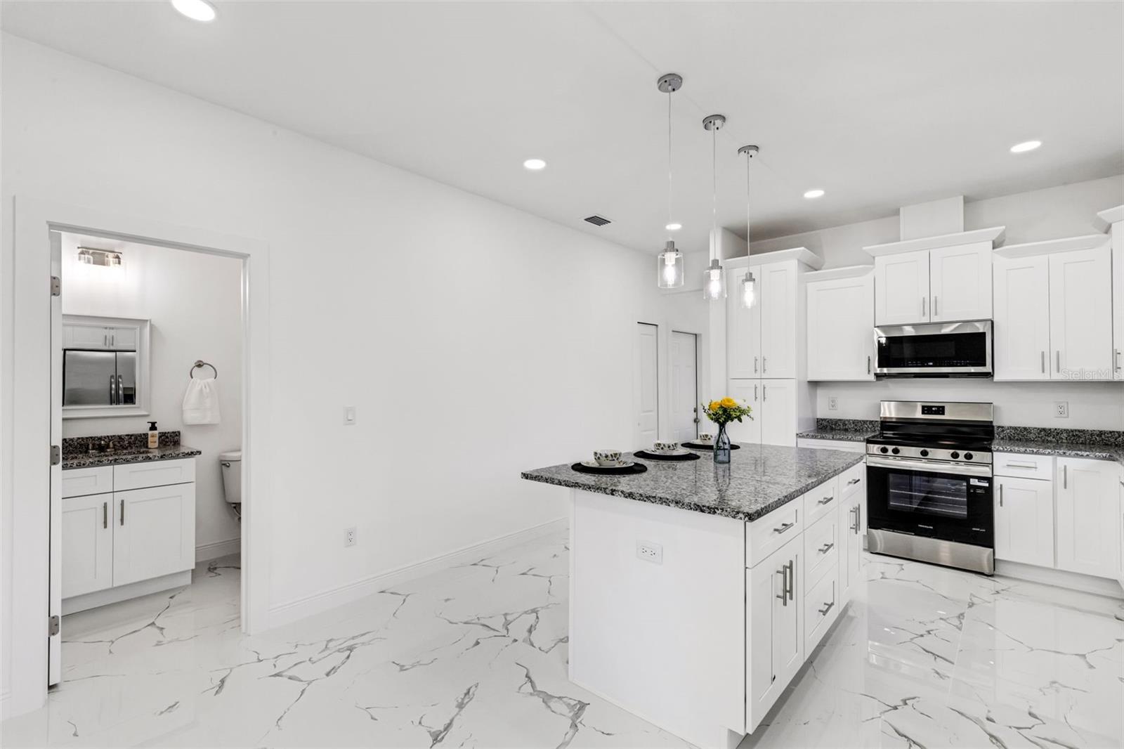 806 W LOWRY LN, TAMPA, FL, 33604
