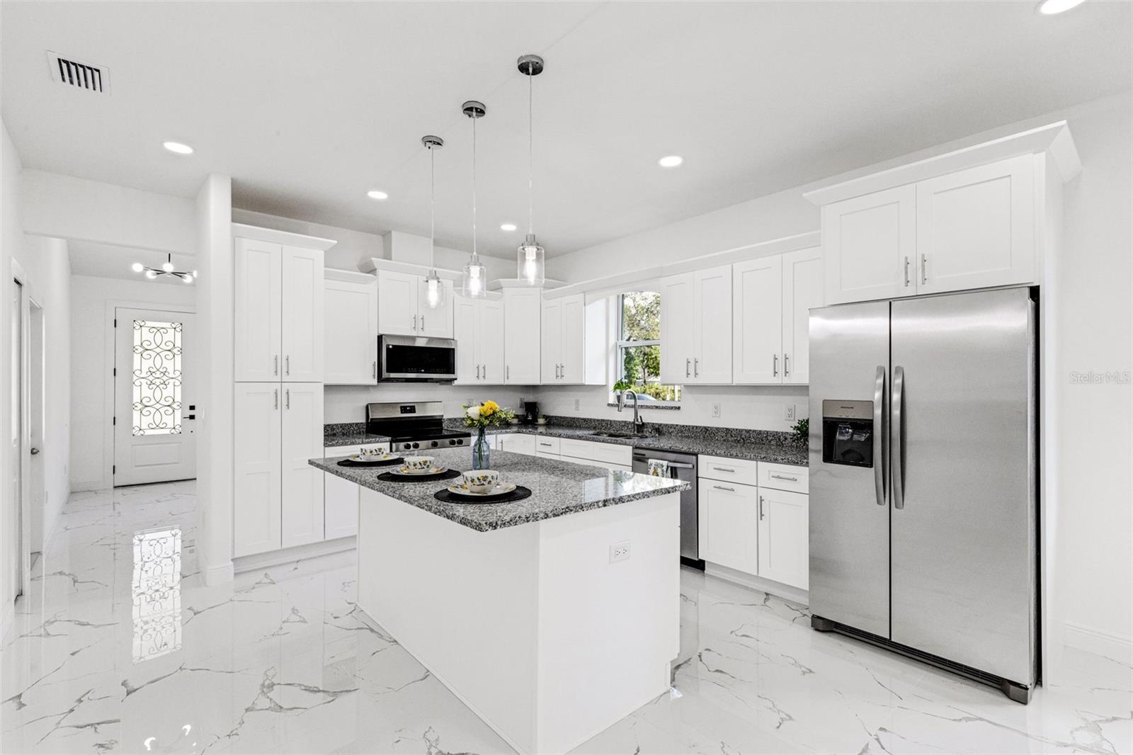 806 W LOWRY LN, TAMPA, FL, 33604