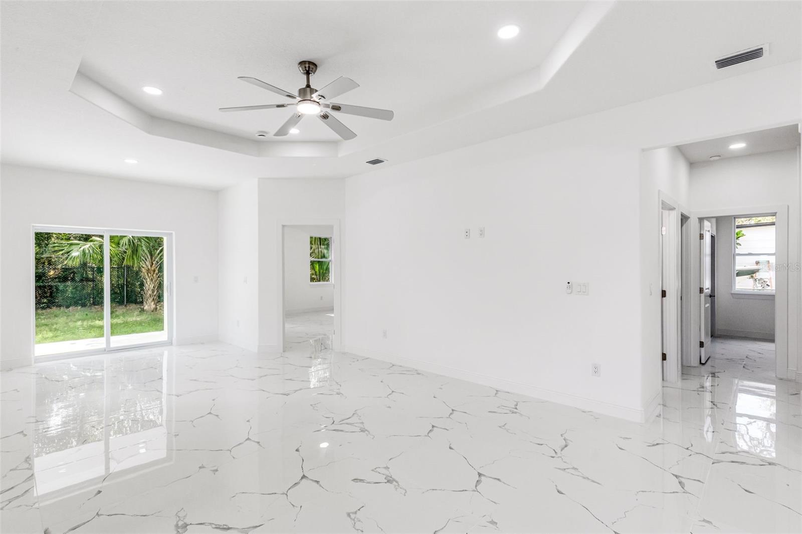 806 W LOWRY LN, TAMPA, FL, 33604