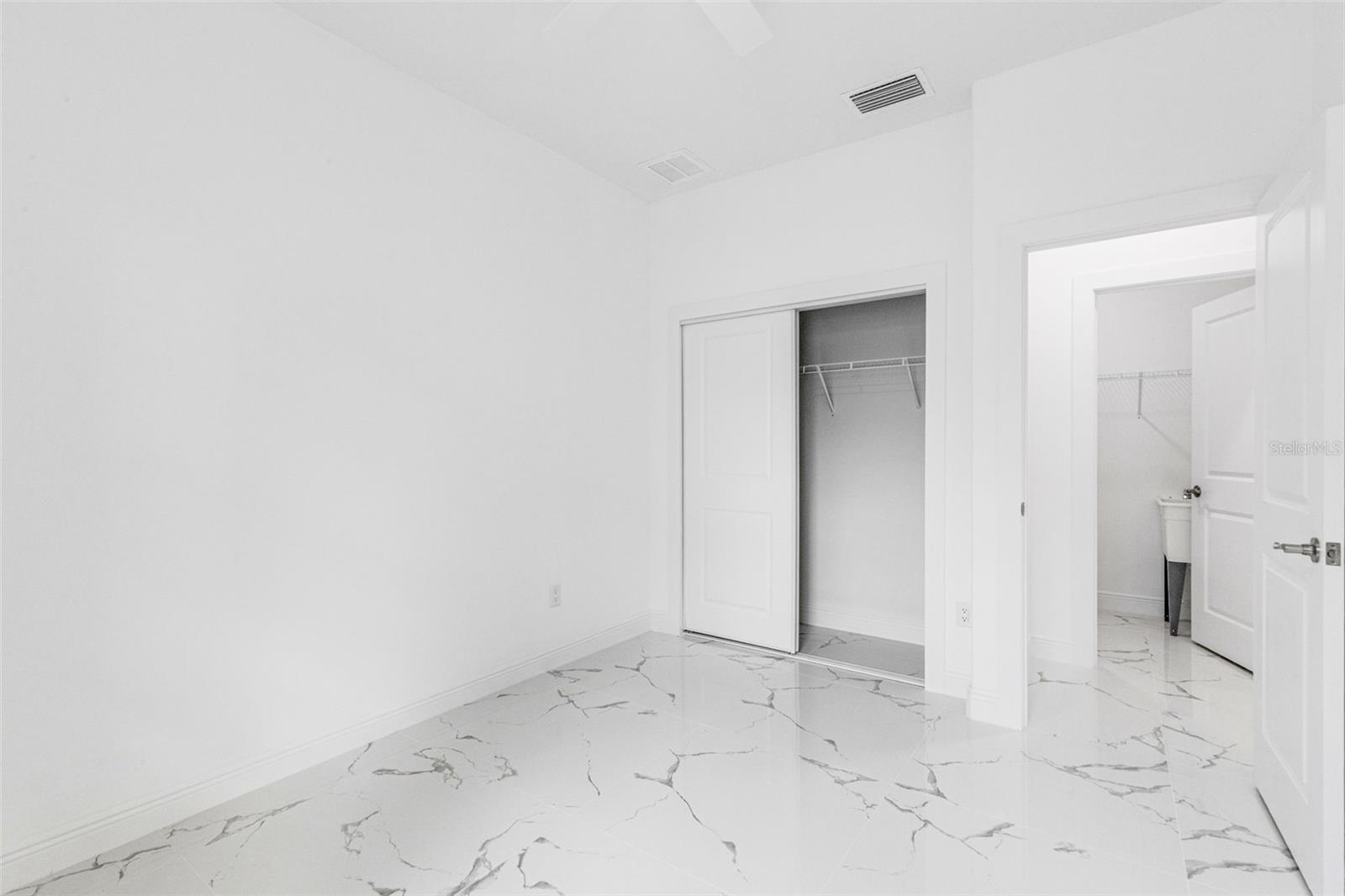 806 W LOWRY LN, TAMPA, FL, 33604