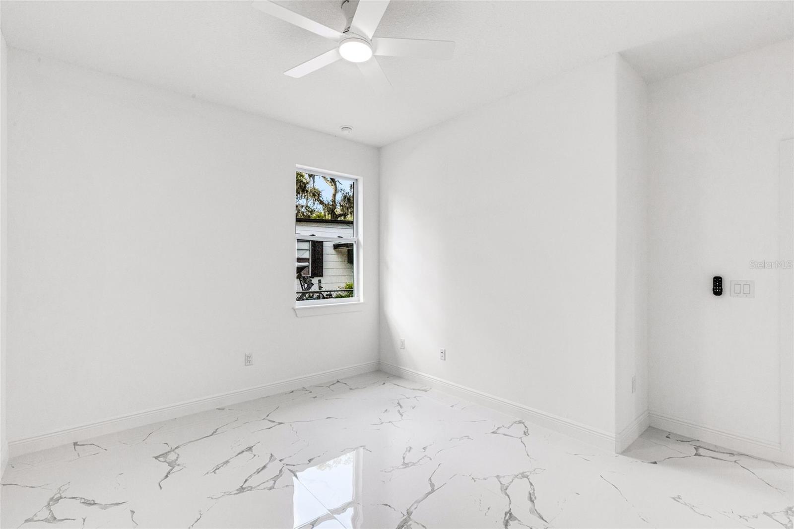 806 W LOWRY LN, TAMPA, FL, 33604
