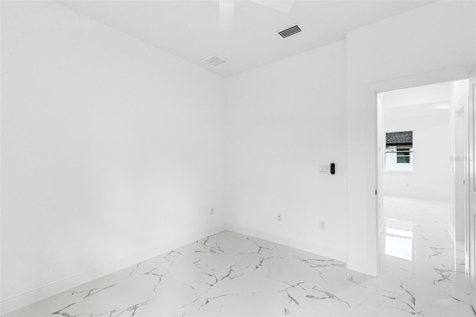 806 W LOWRY LN, TAMPA, FL, 33604