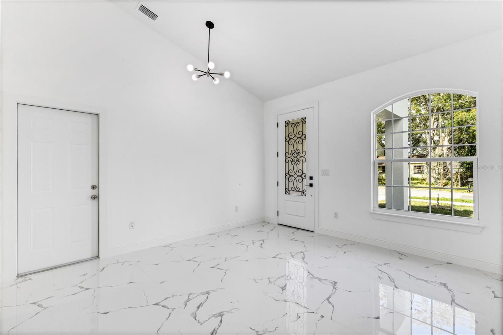 806 W LOWRY LN, TAMPA, FL, 33604