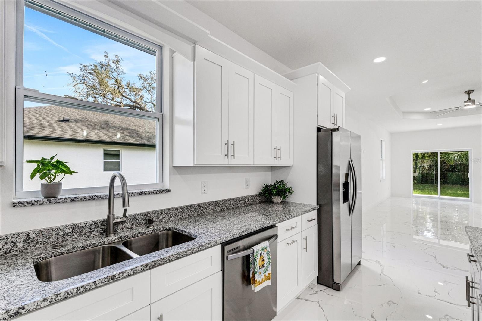 806 W LOWRY LN, TAMPA, FL, 33604